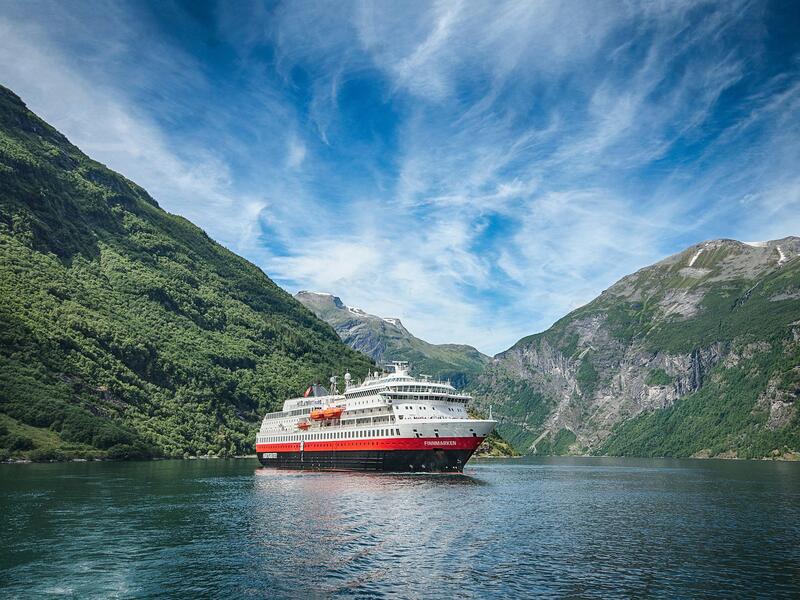 Kreuzfahrten Norwegen - Hurtigruten: Seereise mit der MS Finnmarken ab/an Hamburg 14 Nächte Premium-Schiff mit All Inclusive Mehr Zeit an Land - bis Erlebnisferien und Abenteuerreisen online kaufen Kreuzfahrten Norwegen - Hurtigruten: Seereise mit der MS Finnmarken ab/an Hamburg 14 Nächte Premium-Schiff mit All Inclusive Mehr Zeit an Land - bis Erlebnisferien und Abenteuerreisen online kaufen