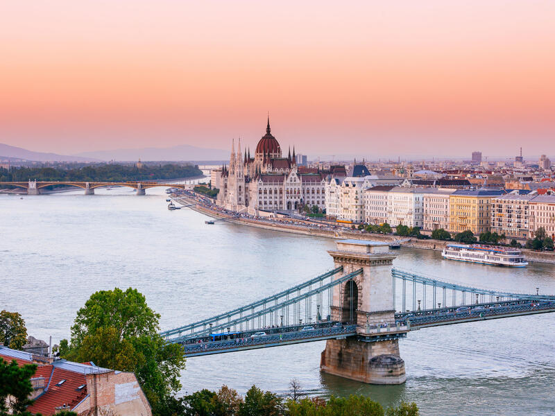 Kreuzfahrten Donau: Flusskreuzfahrt mit A-ROSA BELLA ab/an Passau inkl. Vorprogramm in Passau 9 Nächte Stadthotel mit Frühstück / Premium-Plus-Schi